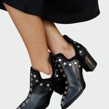 Neetidega ja paksu kontsaga poolsaabas