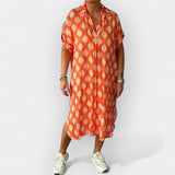 Suvine kleit kaeluse ja heleda joonega