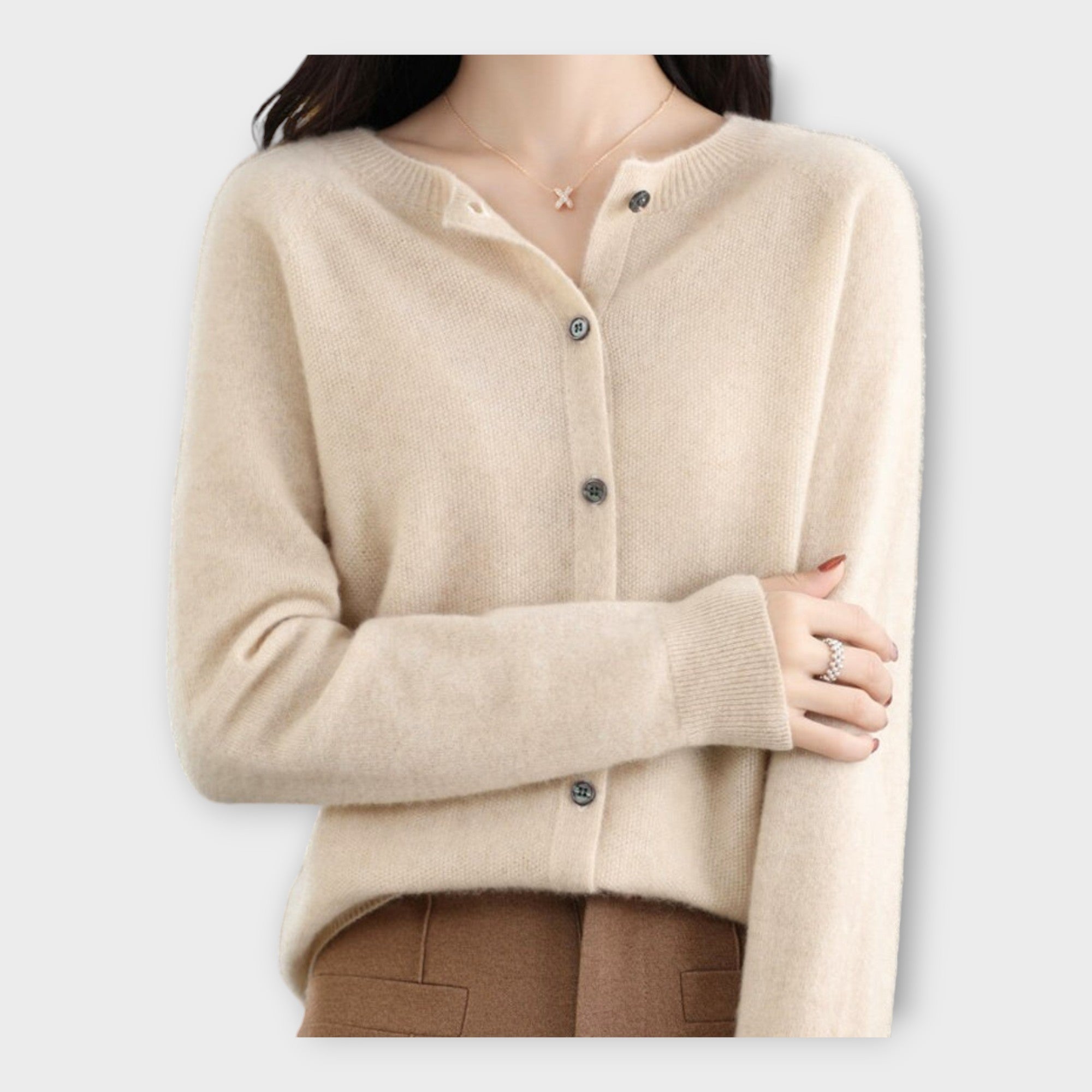 Elegantne nööpidega kardigan