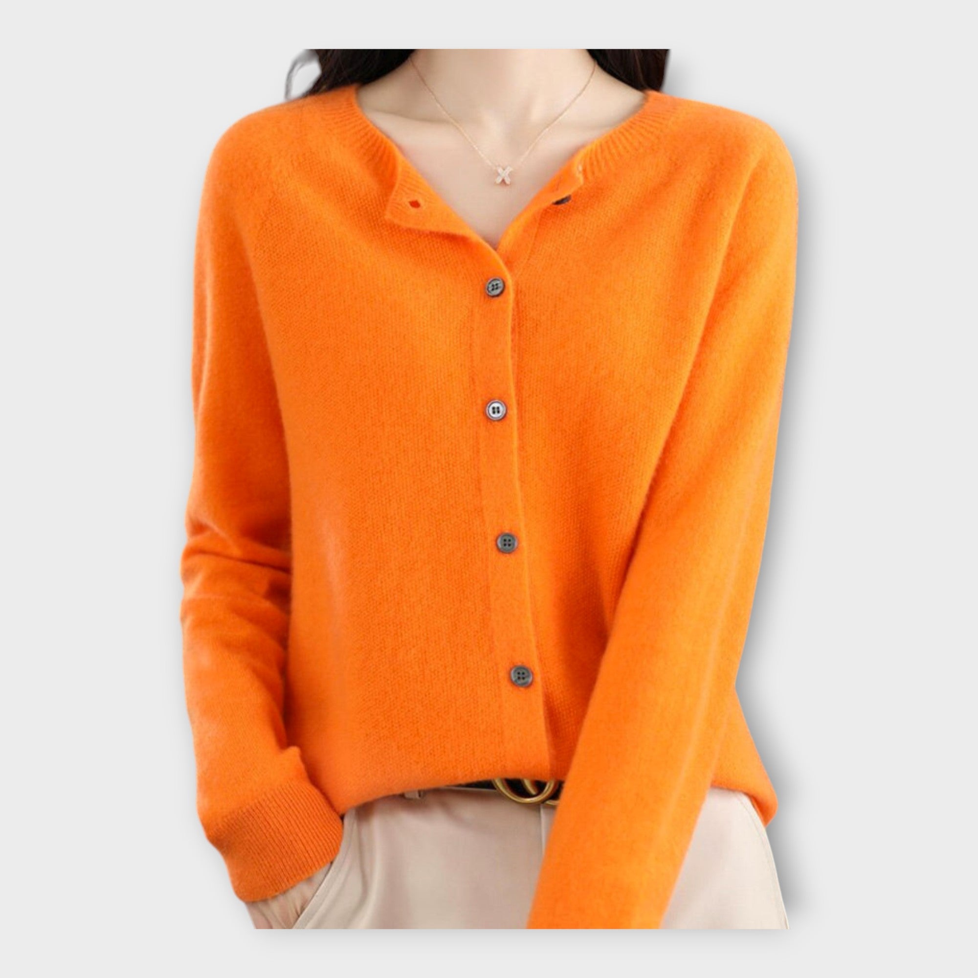 Elegantne nööpidega kardigan