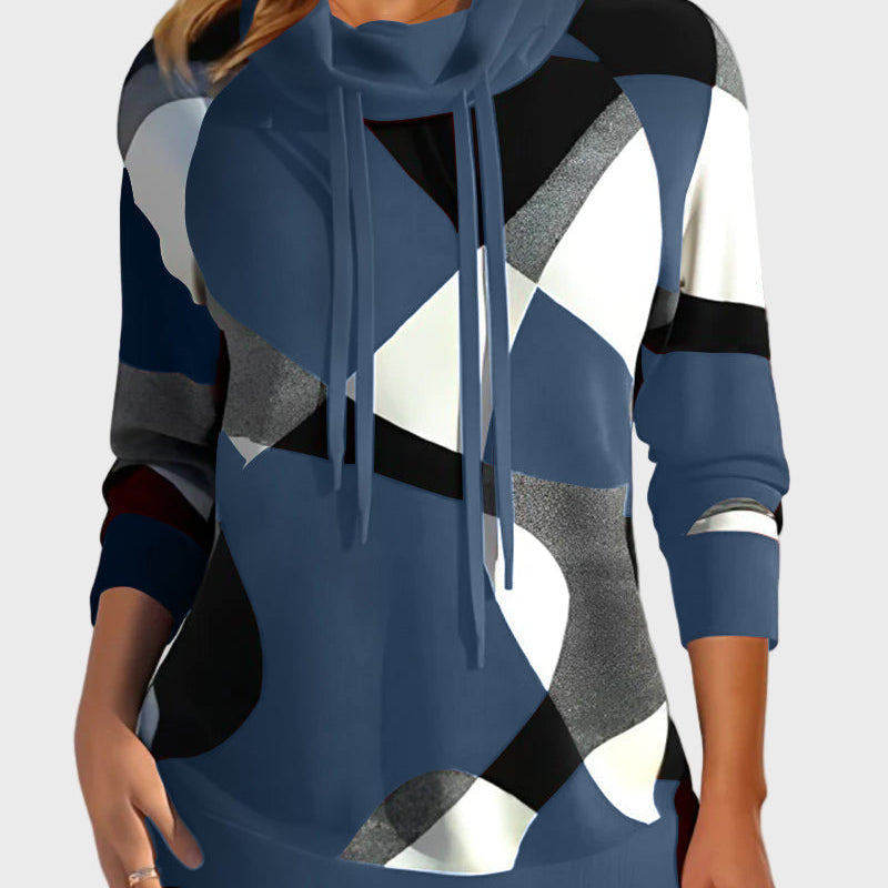 Kootud dressipluus kunstilise kujunduse ja kapuutsiga