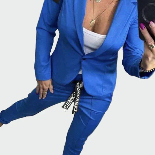 Vaibatult elegantne kaheosaline ülikonnakomplekt