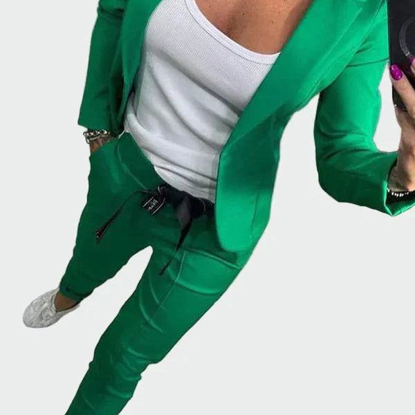 Vaibatult elegantne kaheosaline ülikonnakomplekt