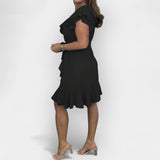 Elegantne kleit naiseliku joonega