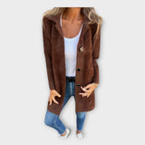 Elegantse sulgemisega villane mantel