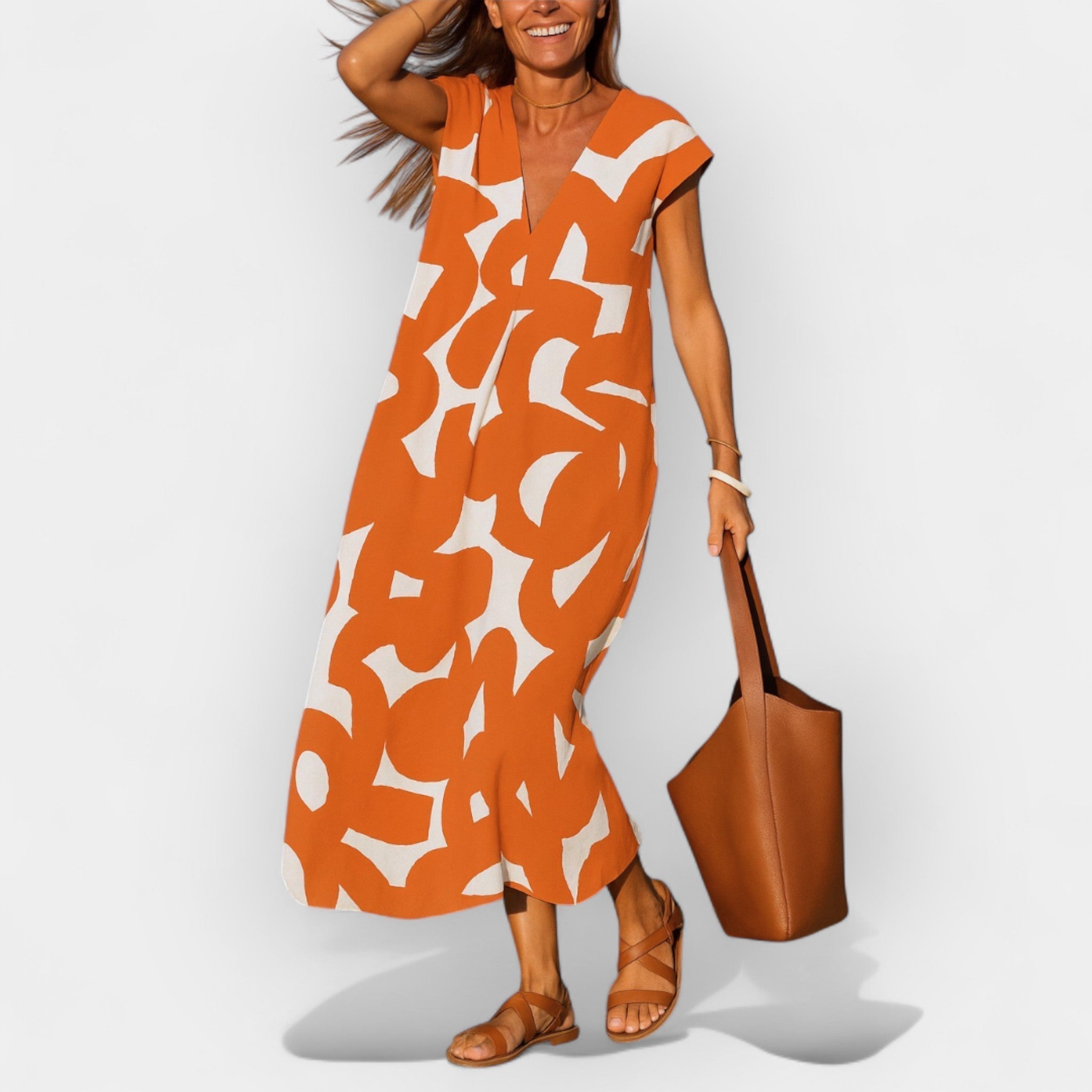 Õhuline kleit V-kujulise ja moodsa mustriga