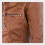 Moodne nahktagi kapuutsi ja ajatu joonega