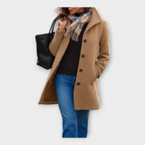 Elegantne villane mantel nööpidega