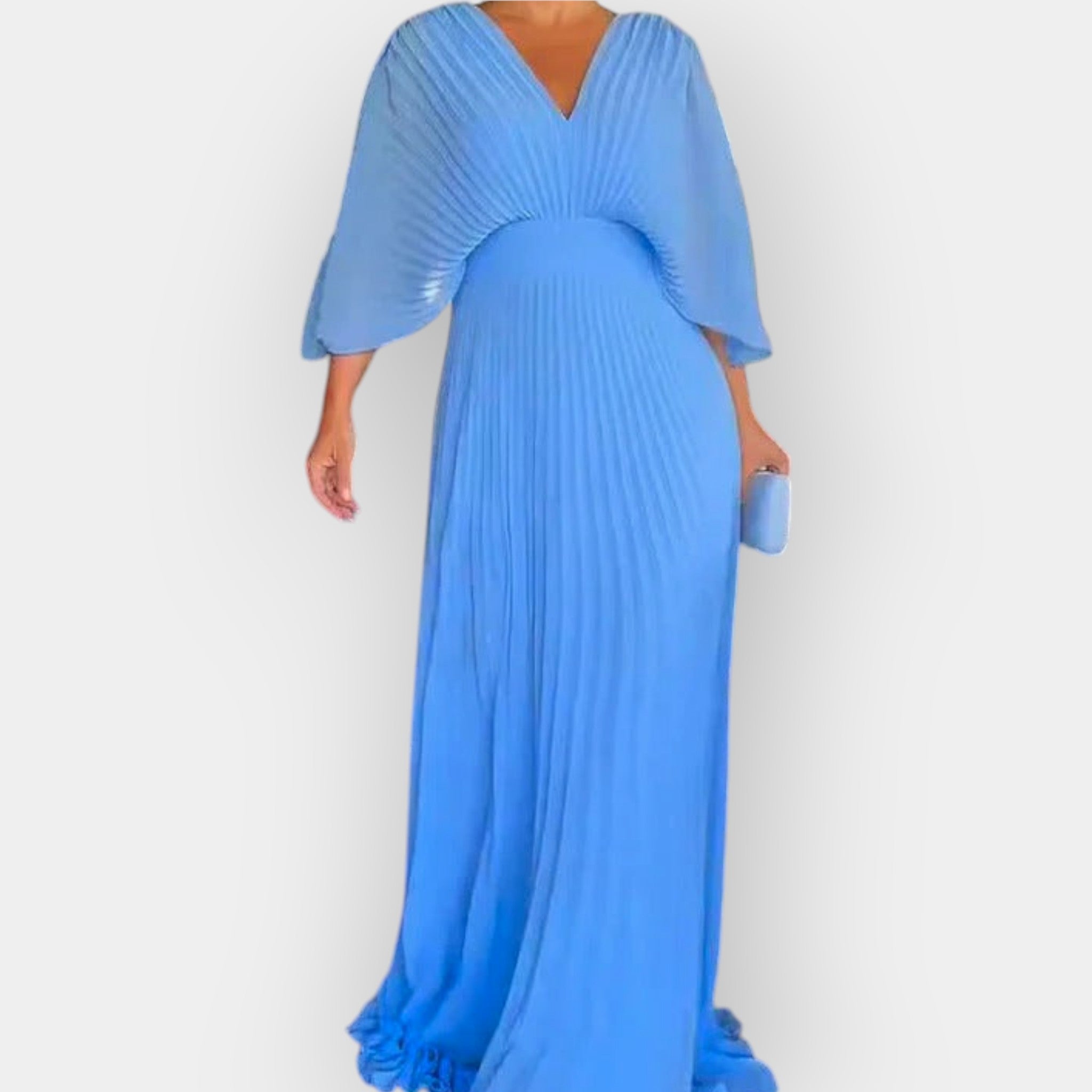 Elegantse joonega volditud kleit