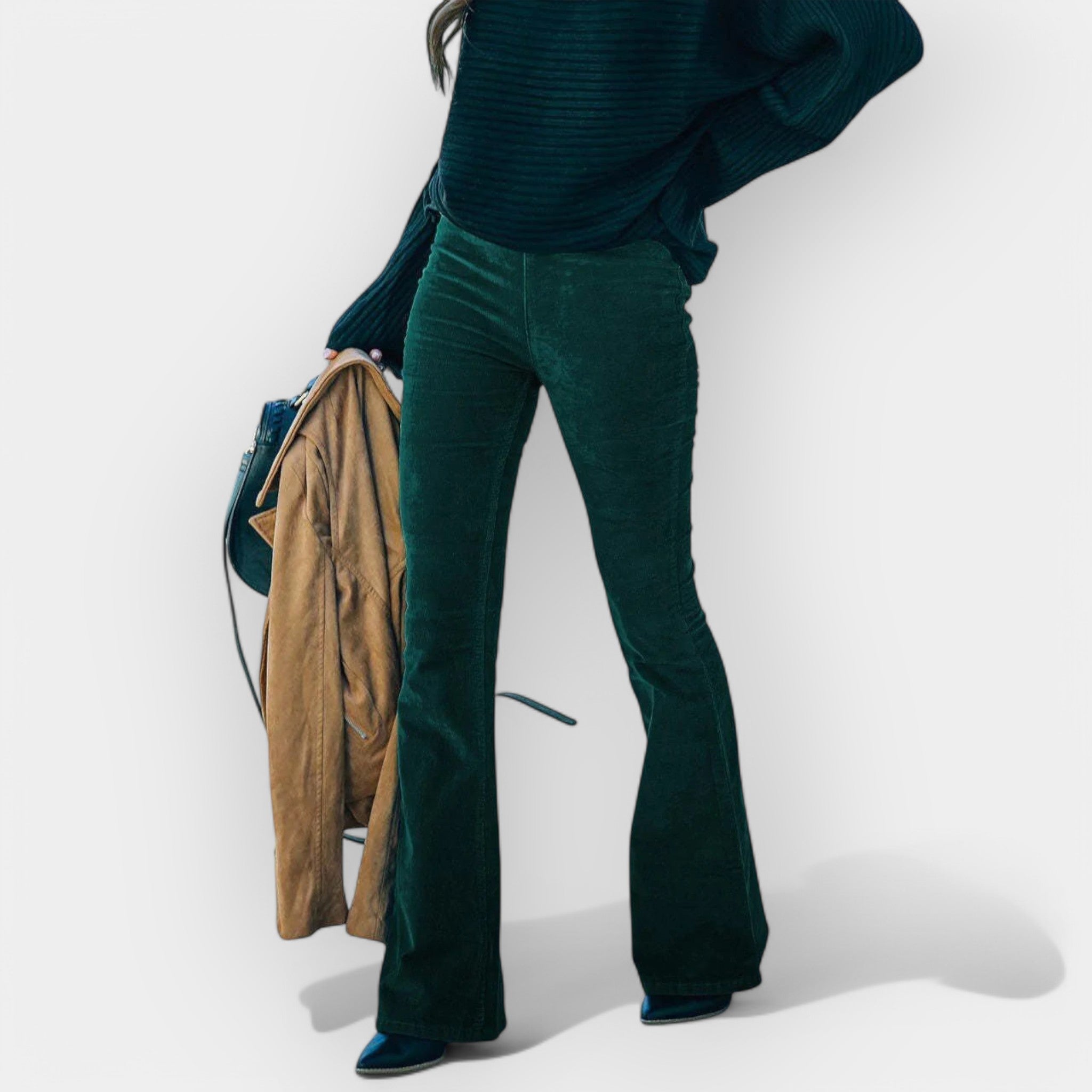 Kõrge vöökohaga kellukesekujulised püksid