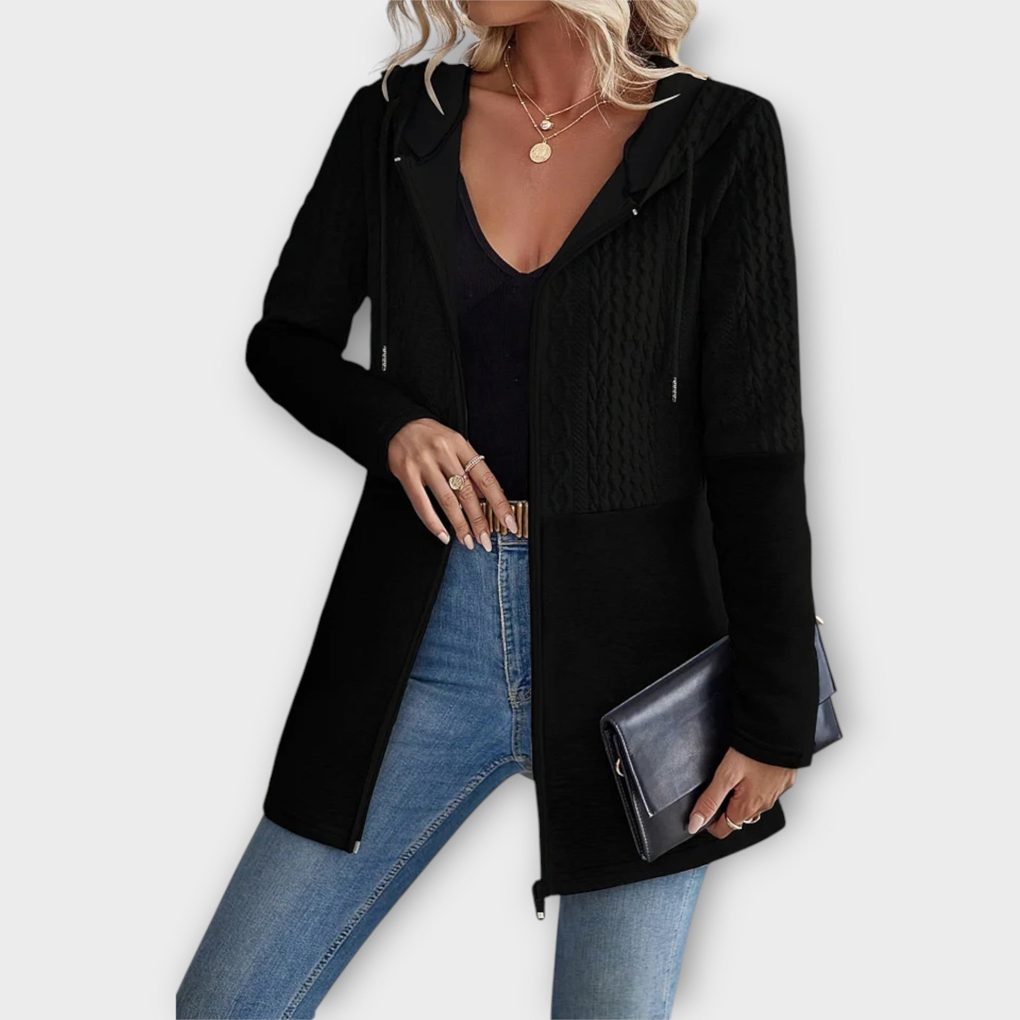 Stiilne kapuutsiga jakk moodsate detailidega