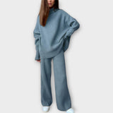 Kootud komplekt laia lõike ja minimalistliku disainiga