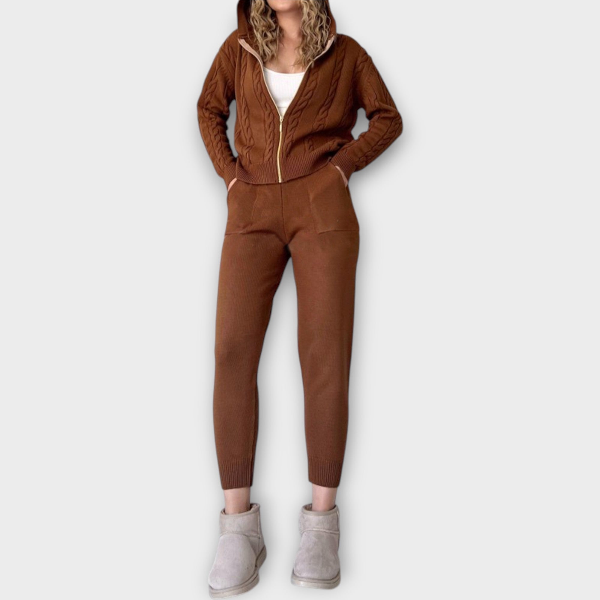 Kootud komplekt kapuutsi ja kardiganiga