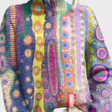 Kootud kõrge kaelusega kampsun päikesemustriga